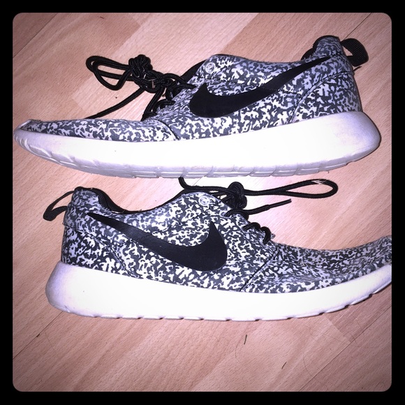 Pebble Nike Rosches