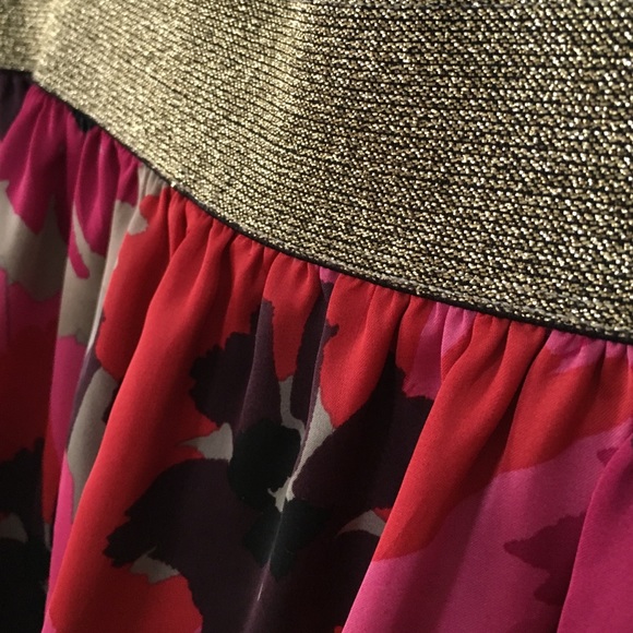 Floral and gold skirt - Picture 2 of 2