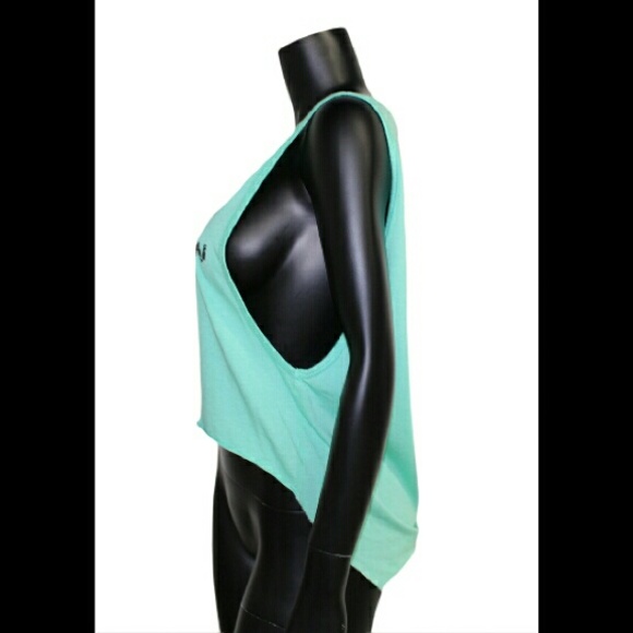 Low back crop tank - Picture 2 of 3