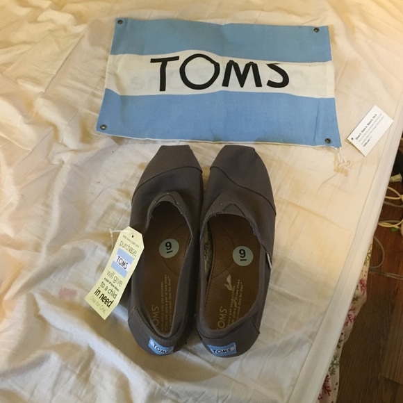 Gray toms