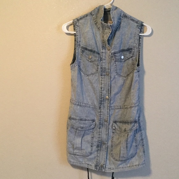 Vest - Picture 2 of 3