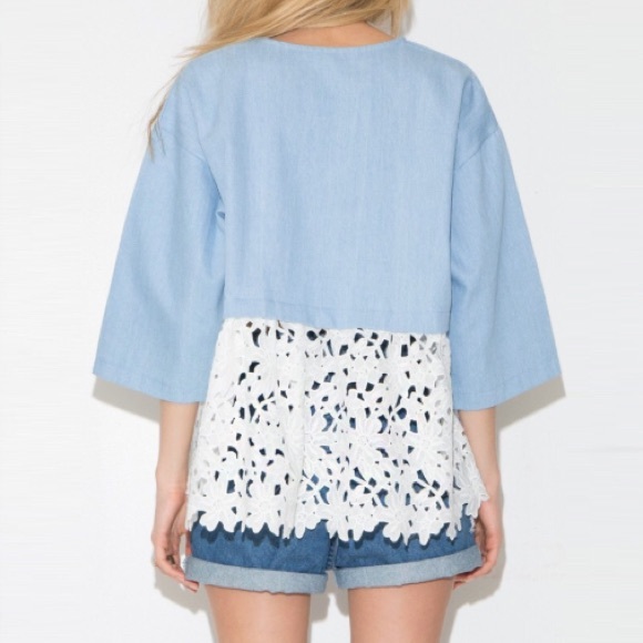 ❣ONE AVAIL❣ Unique Chambray Floral Crochet Top - Picture 3 of 4