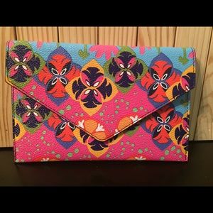 Vera Bradley Rio Squiggles envelope clutch