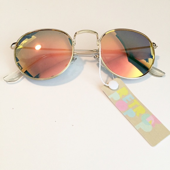 NWT || Red Mirrored Retro Round Sunglasses - Picture 2 of 4
