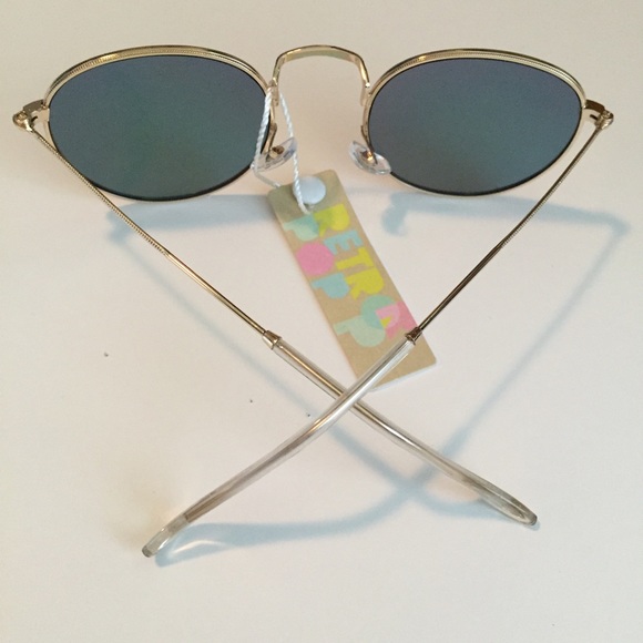 NWT || Red Mirrored Retro Round Sunglasses - Picture 4 of 4