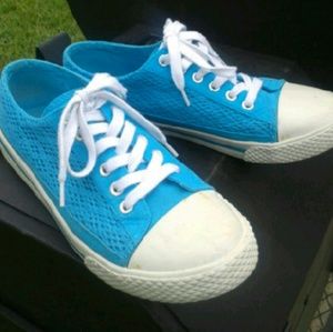 Turquoise/Blue converse like tennis shoes