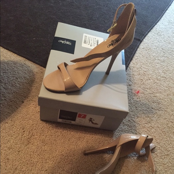 High heeled shoes size 7