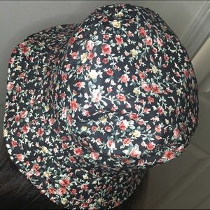 Tilly's Reversible Bucket Hat