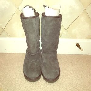 Gray Ugg boots in great condition! Lightly worn.
