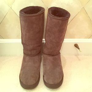 Chocolate brown Ugg boots! Lightly worn.