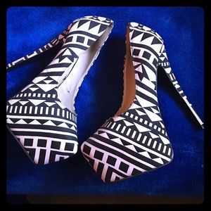 Black and white patterned pumps/heels