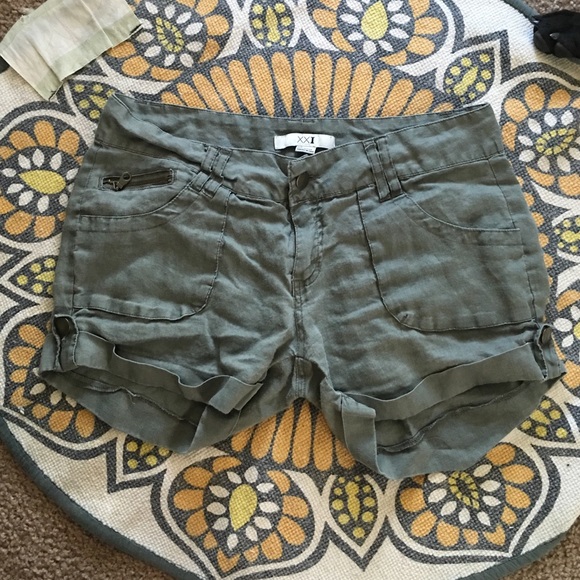 ⭐️Forever 21 Cargo Shorts⭐️