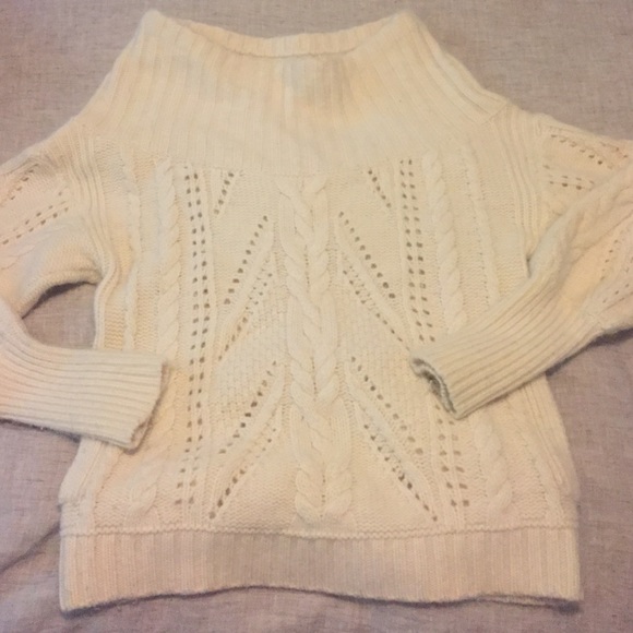 White knit sweater with pockets