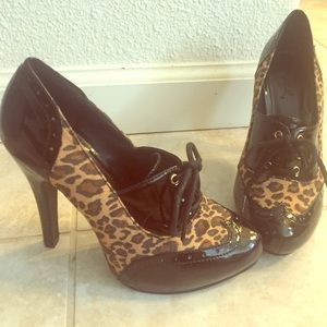 Black patent leather pumps