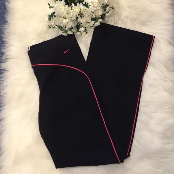 🌷Nike black & pink workout pants