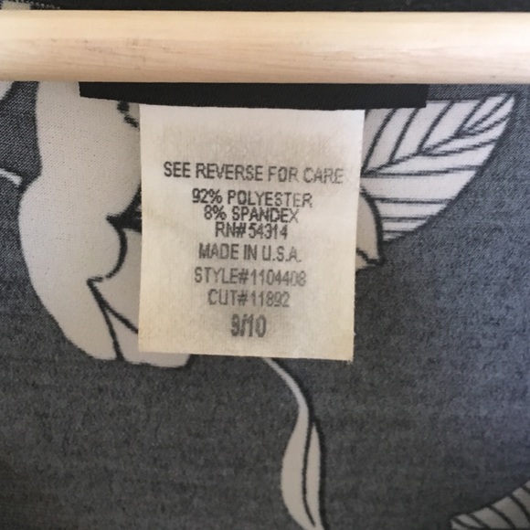 🌻HOST PICK🌻 black a-line dress & cream florals - Picture 3 of 4