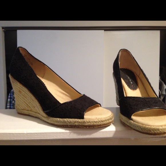 Peep toe wedges