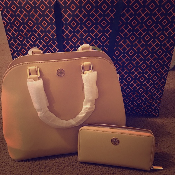 SOLD‼️NWT Tory Burch Robinson Open Dome Satchel