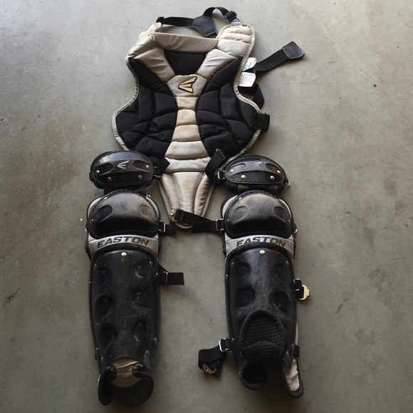 Easton Youth catcher's box set includes mask