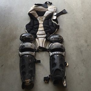 Easton Youth catcher's box set includes mask