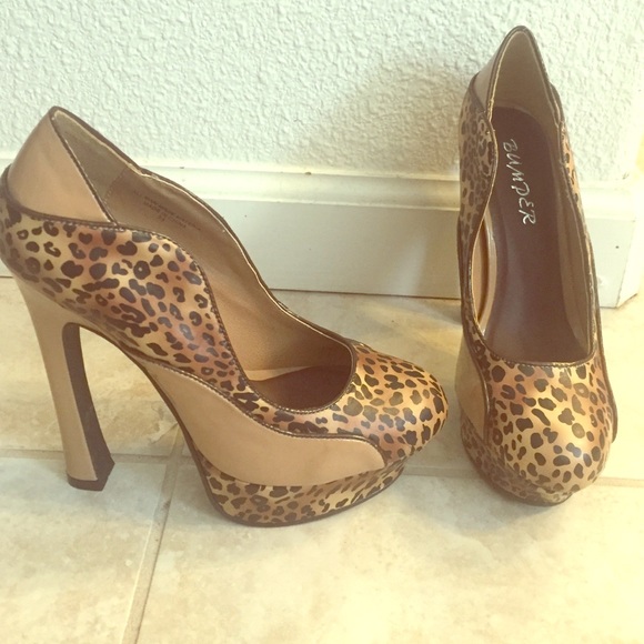 High heel platform pump