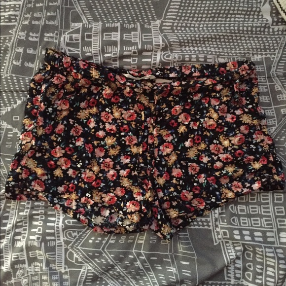 Loose shorts