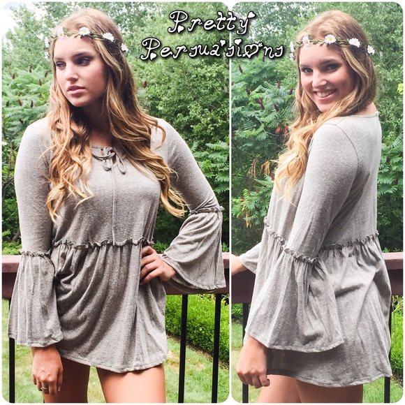 NWT Bell Sleeve Relaxed Boho Peasant Top - Picture 2 of 4