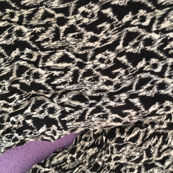 Never worn black/cream patterned jumper - Picture 2 of 2