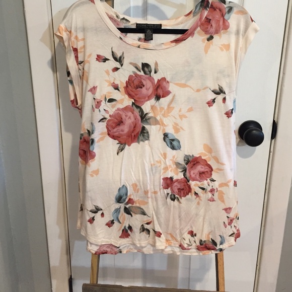 Forever 21 Tops - Floral print tee