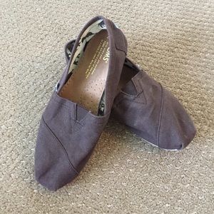 Brown Canvas Toms