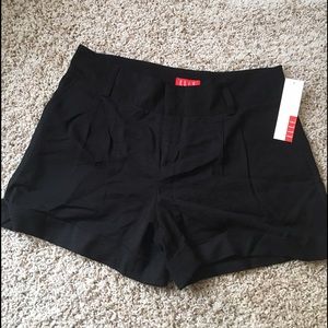 New Elle Black Shorts 💥price drop💥