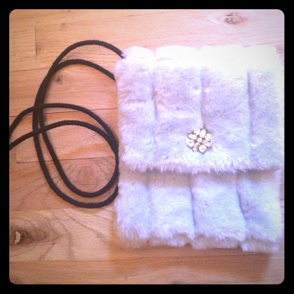 Gray faux-fur wintertime purse ❄️