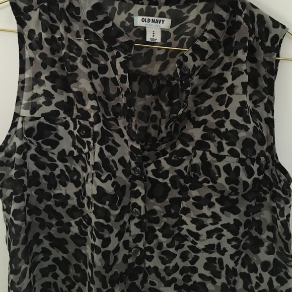 Sleeveless leopard gray and black blouse - Picture 2 of 2
