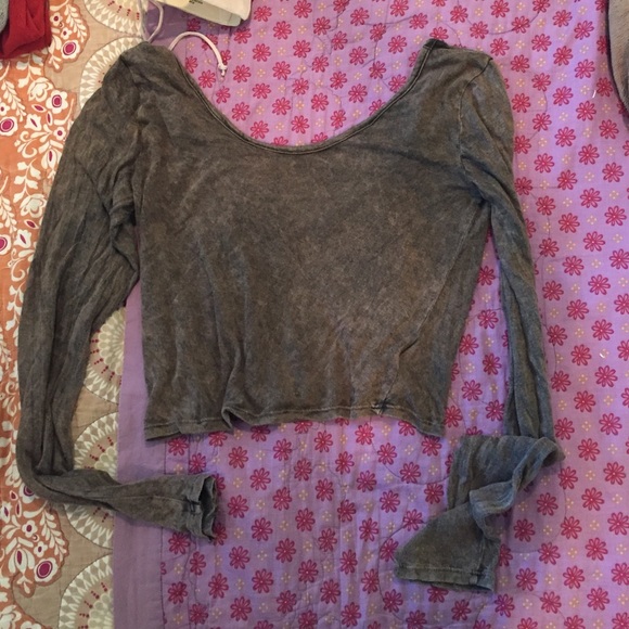 Urban Outfitters Cropped Long Sleeve - Picture 1 of 3