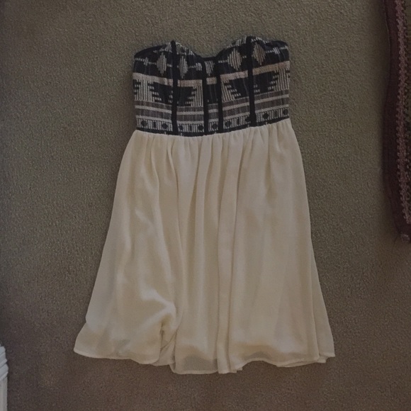 Strapless, short dress with blue pattern detail