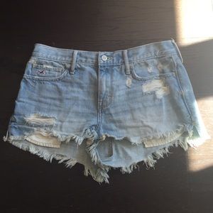 ✨MARKDOWN Hollister Light Wash Distressed Shorts✨