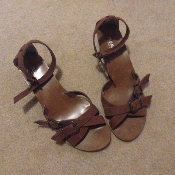 Old Navy brown sandals