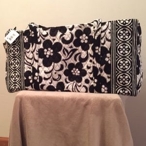 NWT Vera Bradley large Duffel in night & day