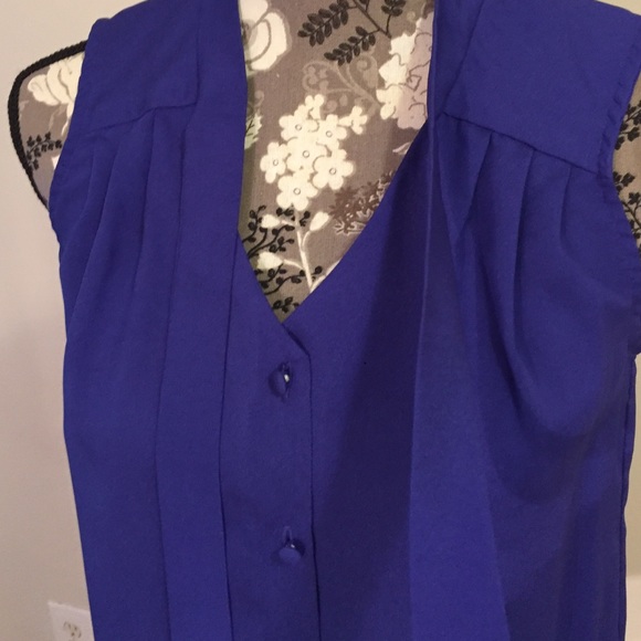 Blue tie front sleeveless blouse small. Free with bundles of 2+ - Picture 2 of 4