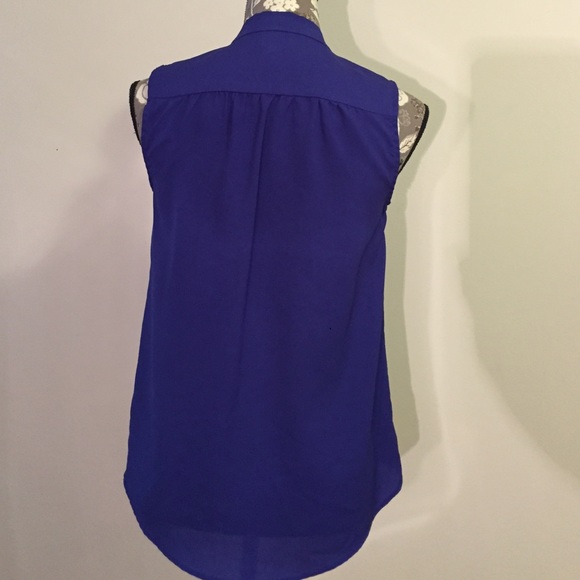 Blue tie front sleeveless blouse small. Free with bundles of 2+ - Picture 3 of 4