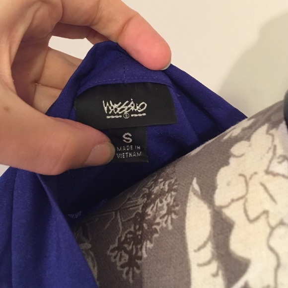 Blue tie front sleeveless blouse small. Free with bundles of 2+ - Picture 4 of 4