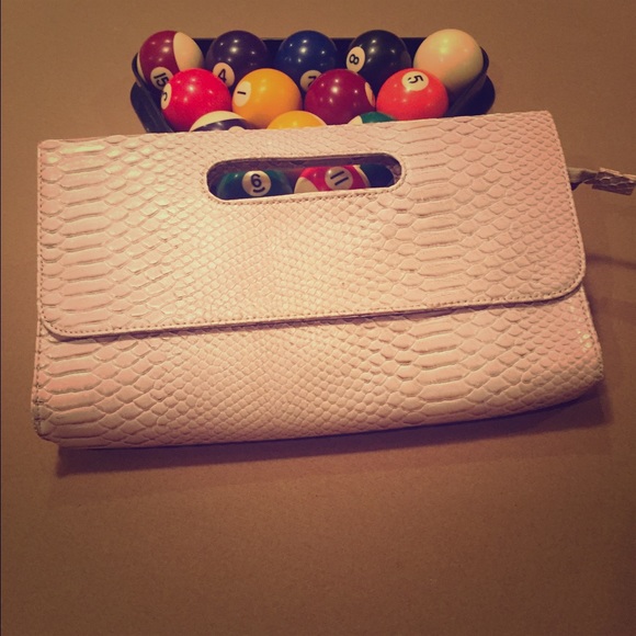 Cute Bone clutch