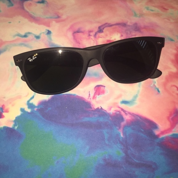 Black Ray Bans