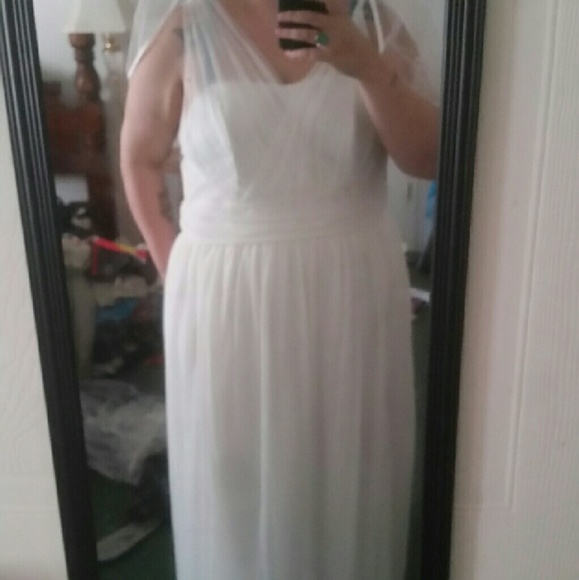 Floor length wedding gown size 20 - Picture 1 of 2