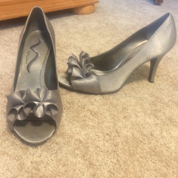 Nina heels with ruffles