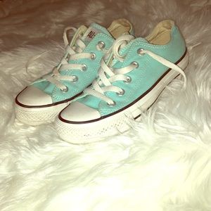 Converse women's size 5-6