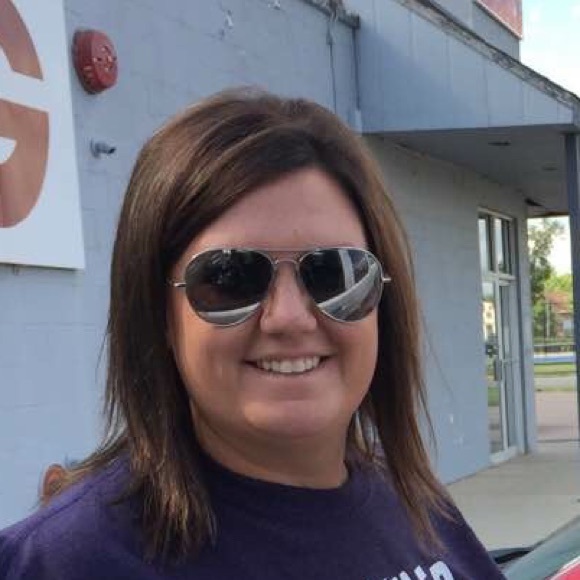 Meet your Posher, Erin - Picture 1 of 1