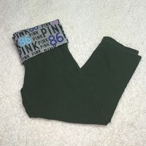 VS PINK Cropped Yogas