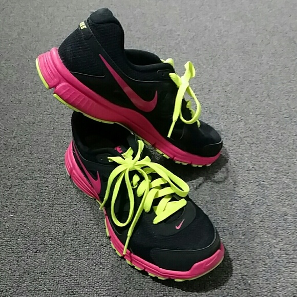 Nike revolution 2