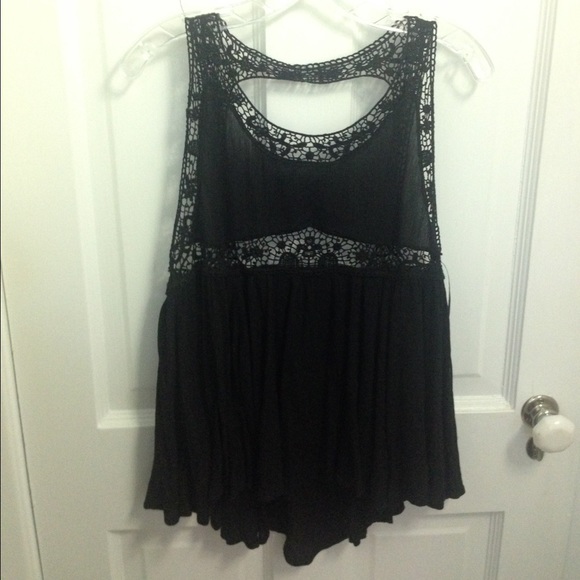 NWOT lace cut out tank